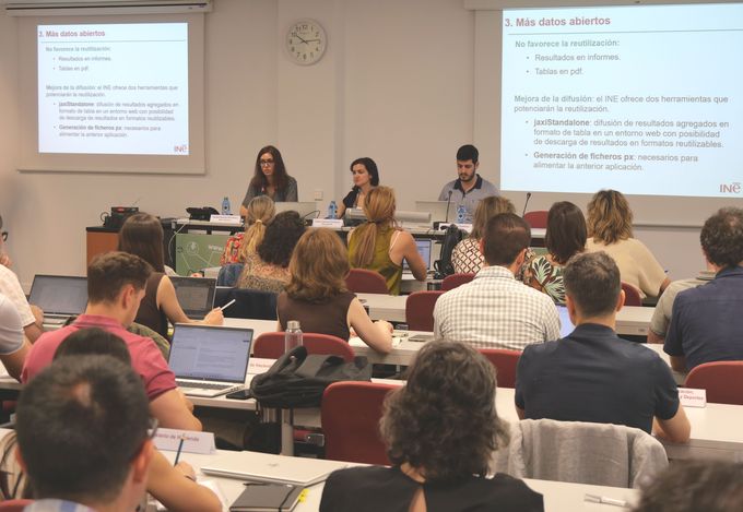 De izquierda a derecha, María Santana, Ana Lorente y Mariano Peñas